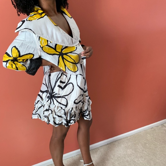 Yellow, white and black reversible jacket - Picture 5 of 8